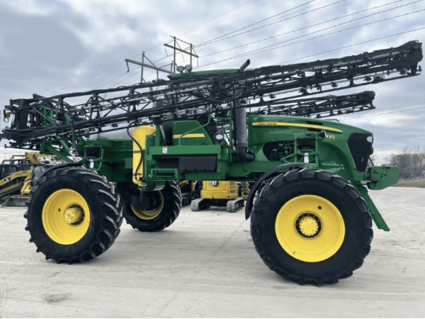 Самоходный опрыскиватель John Deere 4830 (2008)