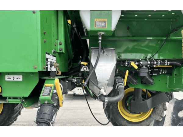 Самоходный опрыскиватель John Deere 4830 (2008)
