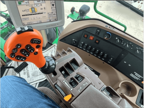 Самоходный опрыскиватель John Deere 4830 (2008)