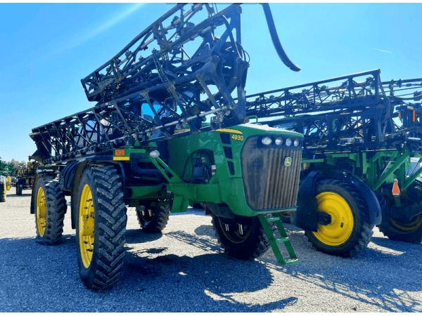 Самоходный опрыскиватель John Deere 4930 (2009)