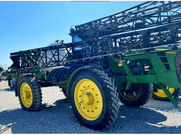 Самоходный опрыскиватель John Deere 4930 (2009)