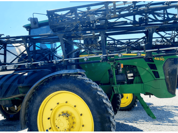 Самоходный опрыскиватель John Deere 4930 (2009)