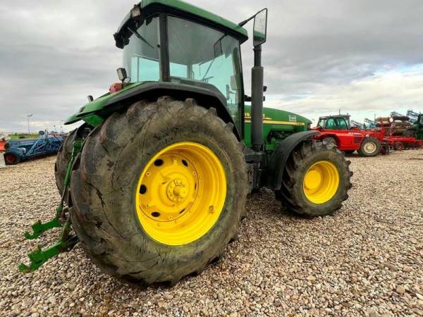 Трактор John Deere 8210 (2001)