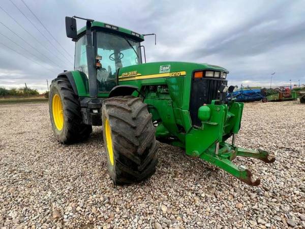Трактор John Deere 8210 (2001)