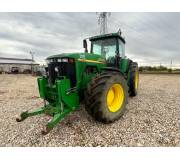Трактор John Deere 8210