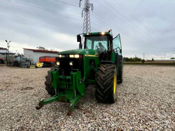 Трактор John Deere 8210 (2001)