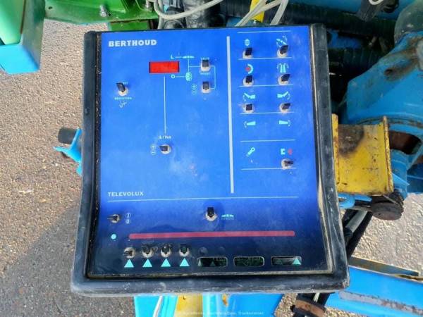 Причіпний обприскувач Berthoud Racer 2500 (1998)