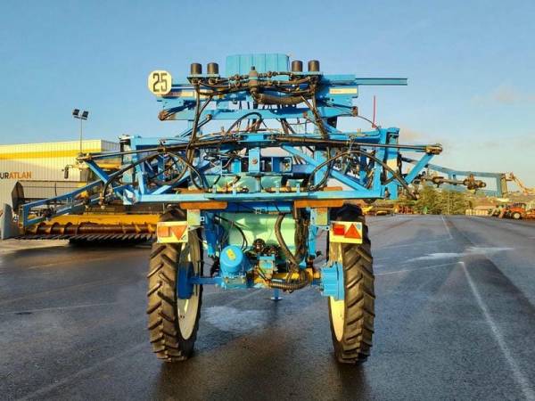 Причіпний обприскувач Berthoud Racer 2500 (1998)