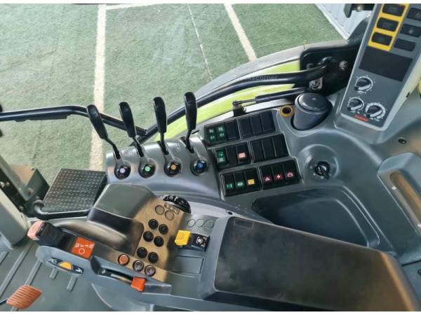 Трактор Claas Axion 620 CIS (2015)