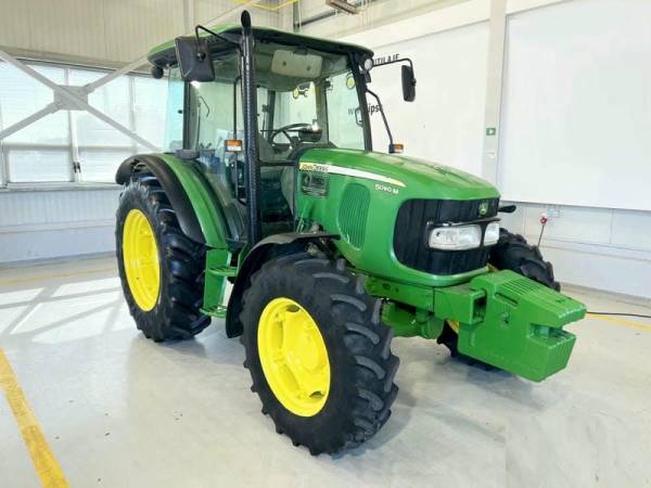 Трактор John Deere 5090M (2011)