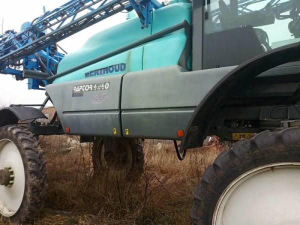Самохідний обприскувач Berthoud Raptor 4240 (2015)