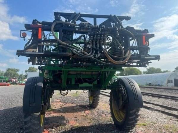 Самохідний обприскувач John Deere 4710