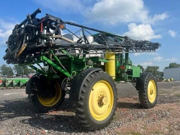 Самохідний обприскувач John Deere 4710