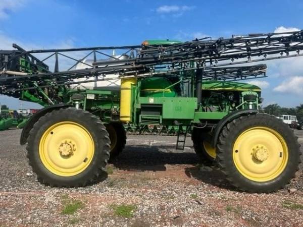 Самохідний обприскувач John Deere 4710