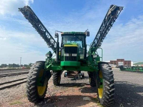 Самохідний обприскувач John Deere 4710