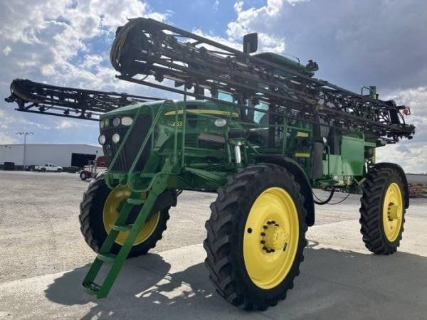 Самохідний обприскувач John Deere 4830 (2012)