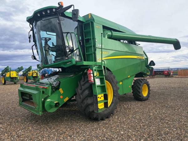 Комбайн John Deere W 440 (2019)