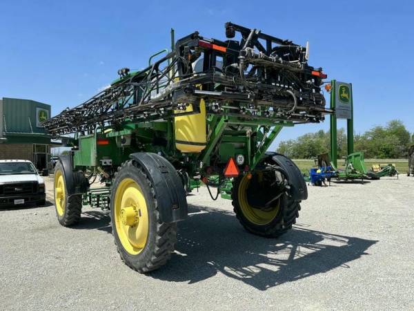 Самохідний обприскувач John Deere 4830 (2007)