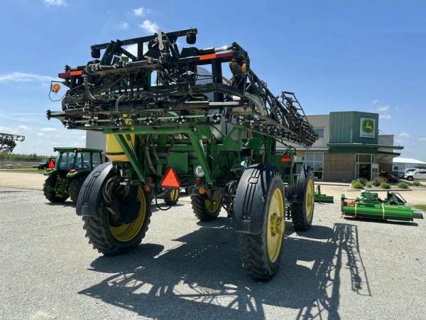 Самохідний обприскувач John Deere 4830 (2007)