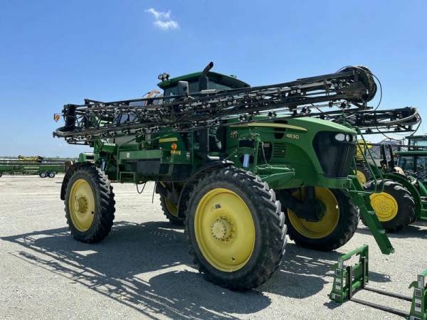 Самохідний обприскувач John Deere 4830 (2007)