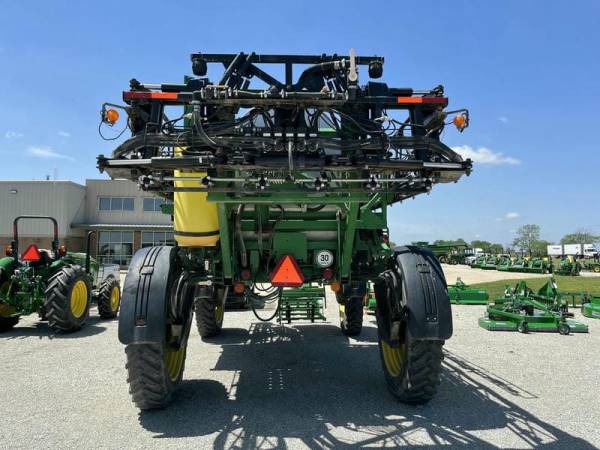 Самохідний обприскувач John Deere 4830 (2007)