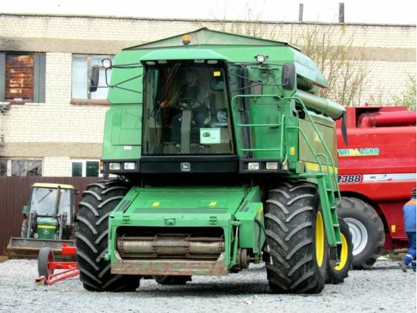 Комбайн John Deere 2264 (2000)