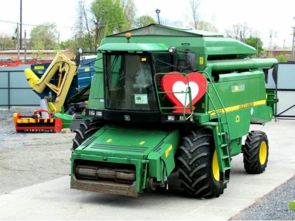 Комбайн John Deere 2264 (2000)