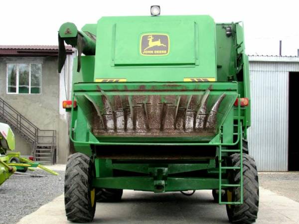 Комбайн John Deere 2264 (2000)
