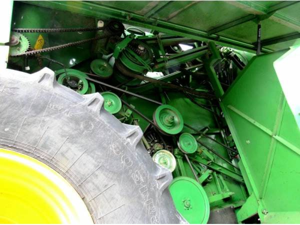 Комбайн John Deere 2264 (2000)