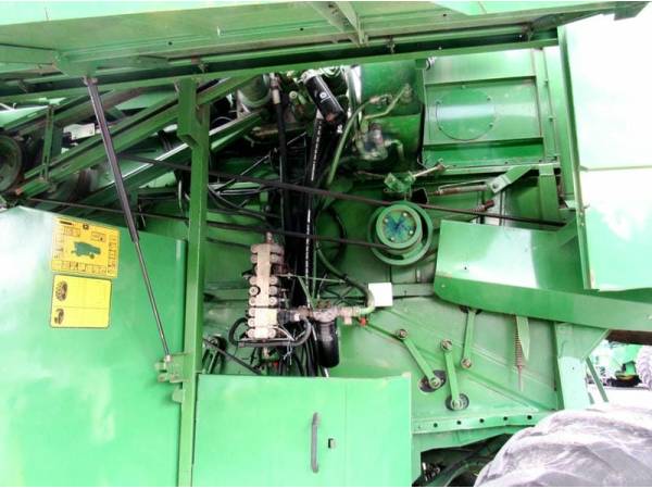 Комбайн John Deere 2264 (2000)
