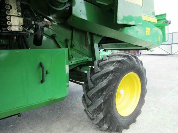 Комбайн John Deere 2264 (2000)