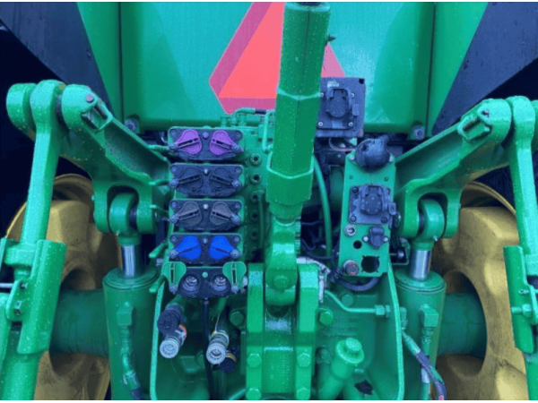 Трактор John Deere 8335 R (2014)