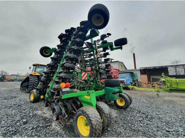 Сівалка пневматична John Deere 1890 (2013)