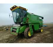 Комбайн John Deere 1052