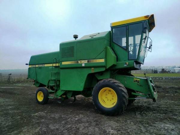 Комбайн John Deere 1052 (1989)