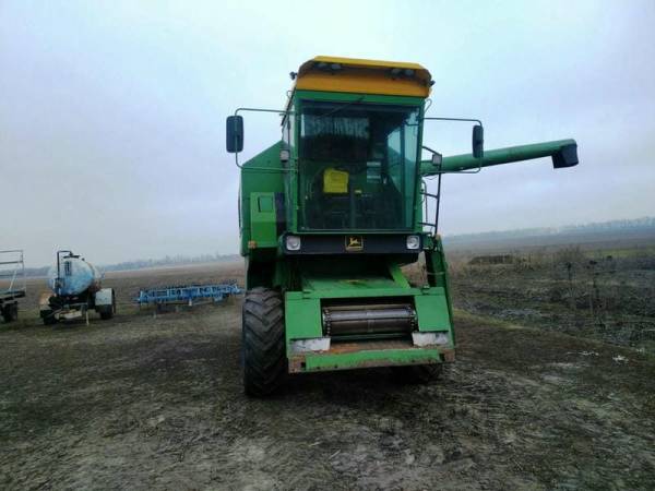 Комбайн John Deere 1052 (1989)