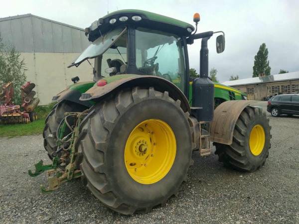 Трактор John Deere 8360 R (2011)