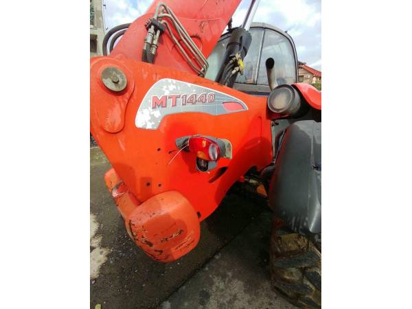 Телескопічний навантажувач Manitou MT1440 (2012)