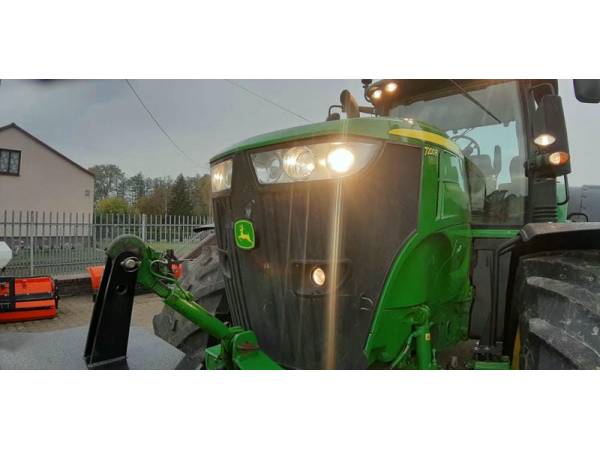 Трактор John Deere 7200R (2013)