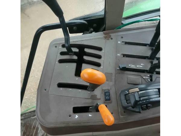 Трактор John Deere 6620