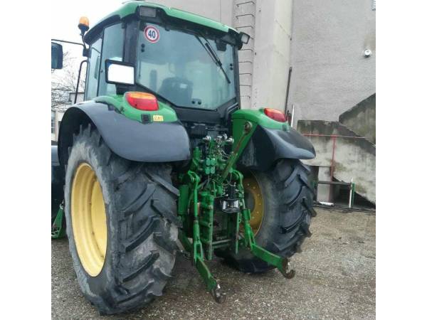 Трактор John Deere 6620