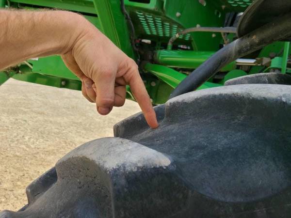 Самохідний обприскувач  John Deere R4038  (2015)