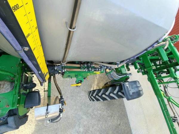 Самохідний обприскувач  John Deere R4038  (2015)