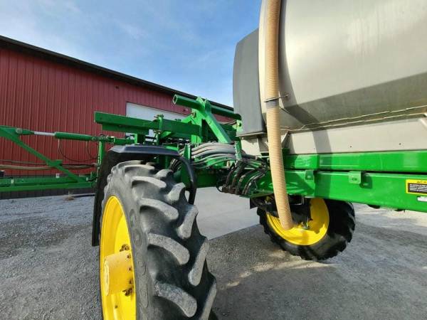 Самохідний обприскувач  John Deere R4038  (2015)