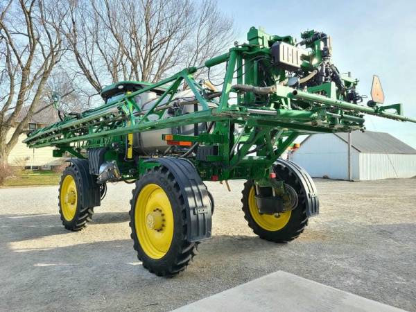 Самохідний обприскувач  John Deere R4038  (2015)