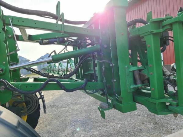 Самохідний обприскувач  John Deere R4038  (2015)