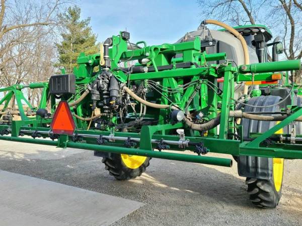 Самохідний обприскувач  John Deere R4038  (2015)