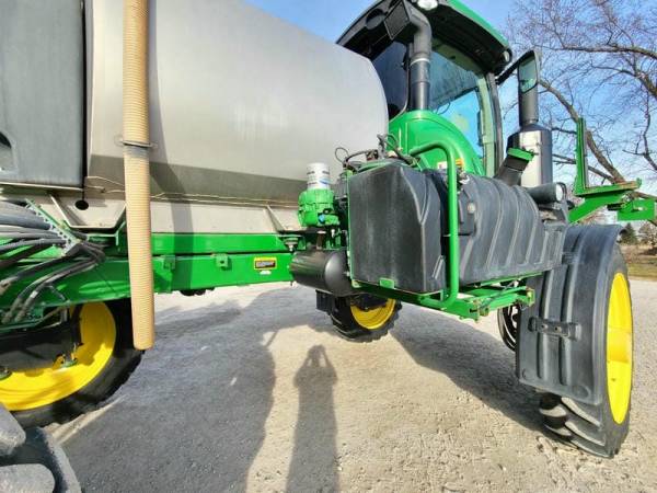 Самохідний обприскувач  John Deere R4038  (2015)