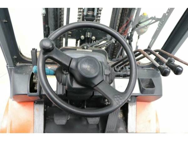 Погрузчик TOYOTA 62-7FDF30  (2002)