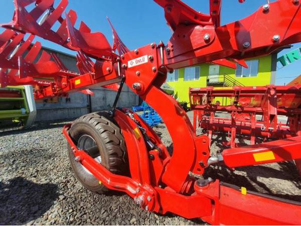 Плуг механический оборотный полуприцепной Unlu Clasa 8+1 (160х160) отвал 16"